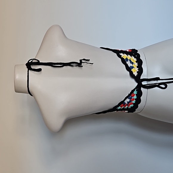 Era Vanity granny square crochet crop halter top - Picture 3 of 8